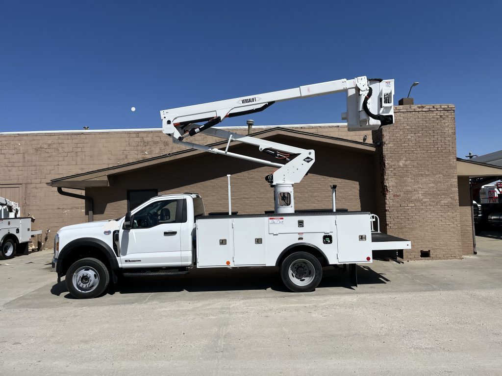 2026 FORD F-550 VERSALIFT SST40EIH INSULATED BUCKET