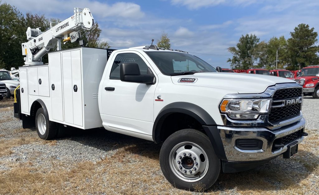 2024 RAM 5500 4X4 SERVICE TRUCK WITH 8K CRANE BODY