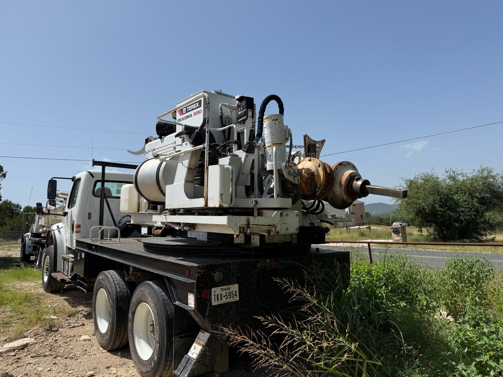 Texoma 330-12 pressure digger, side view
