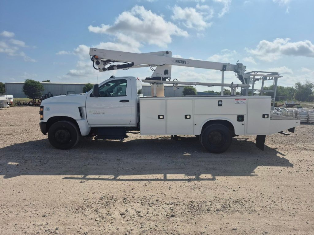 2023 CHEVROLET 5500 VERSALIFT STP-36-NE CABLE PLACER